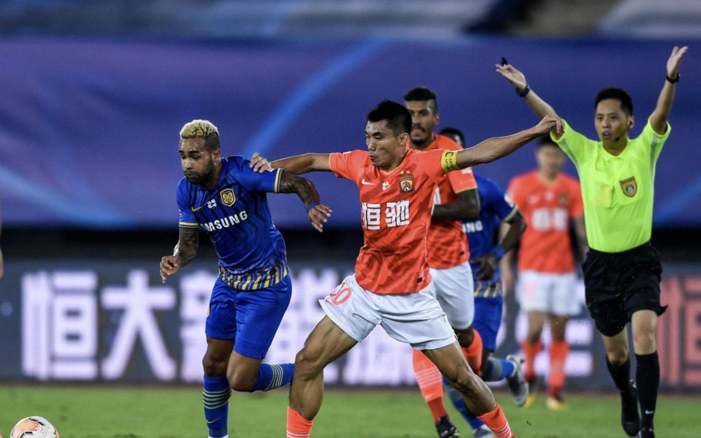 关于恒大主场战平苏宁，保持不败纪录的信息