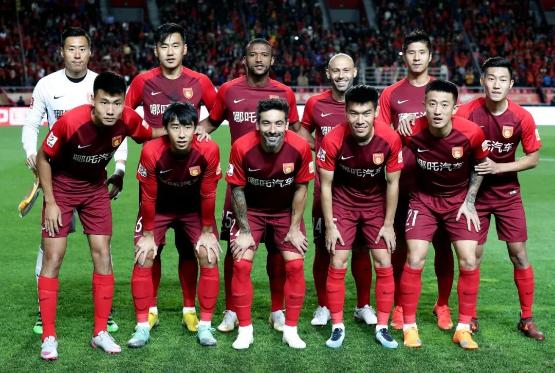 包含广州恒大主场大胜河北华夏幸福，保持领先位置的词条