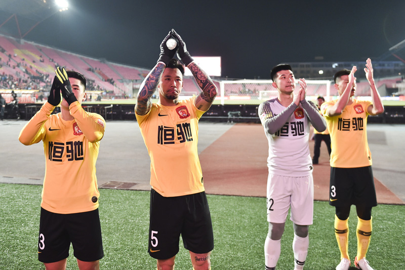 包含广州恒大主场大胜河北华夏幸福，保持领先位置的词条