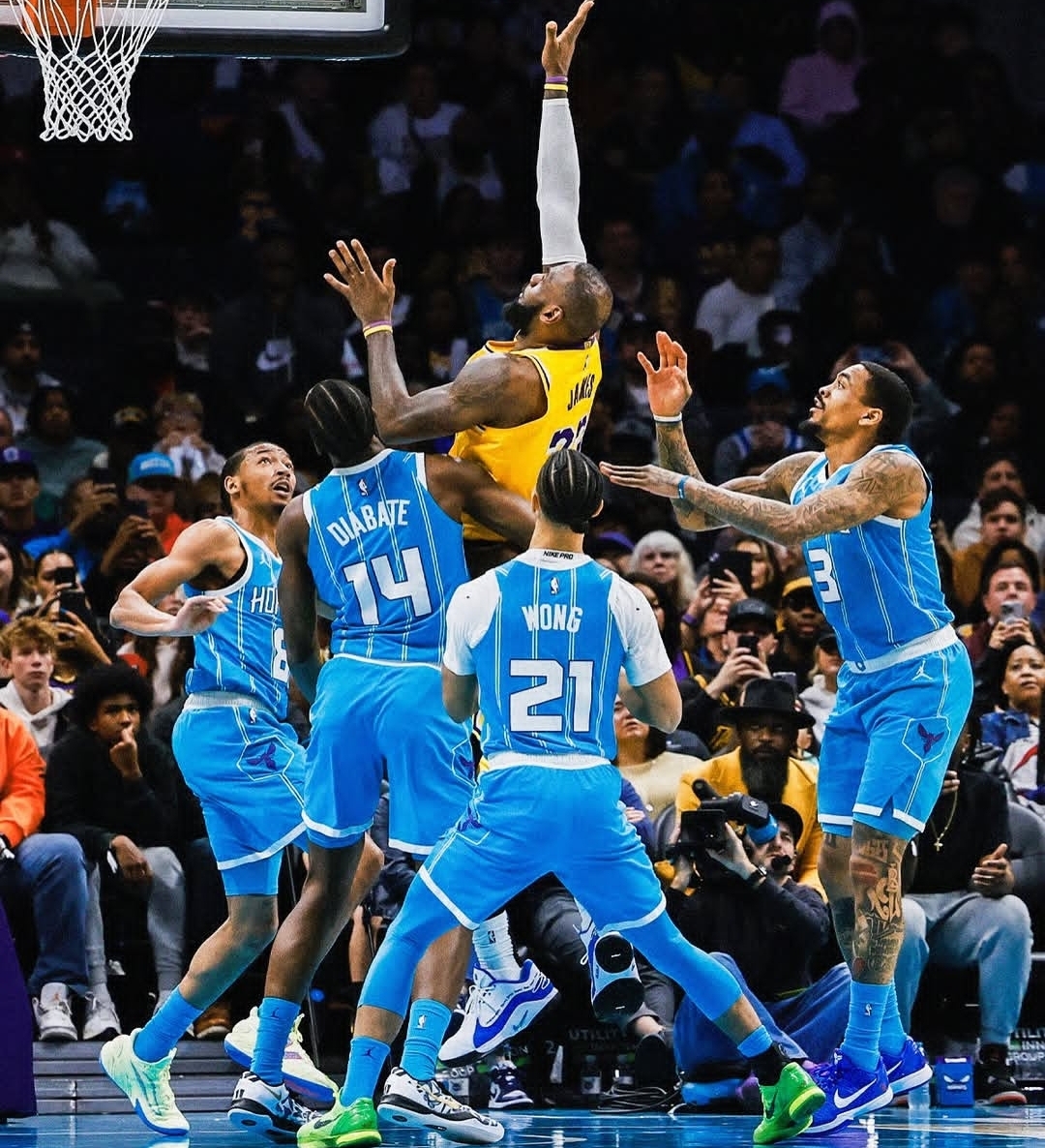 湖人主场告捷，连胜勇士晋级半决赛的简单介绍