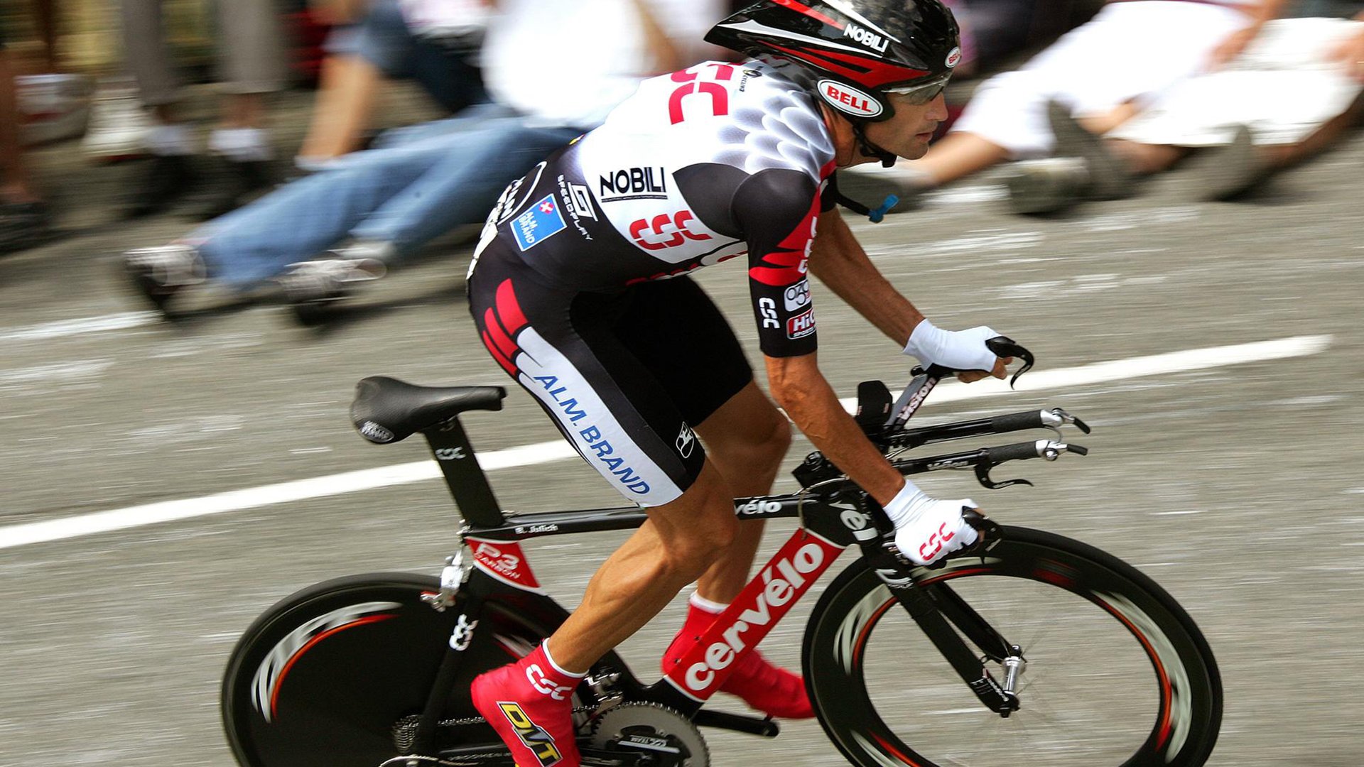 橙色风暴中的定海神针，德里赫特关键头球助爱尔兰斩落尼日利亚