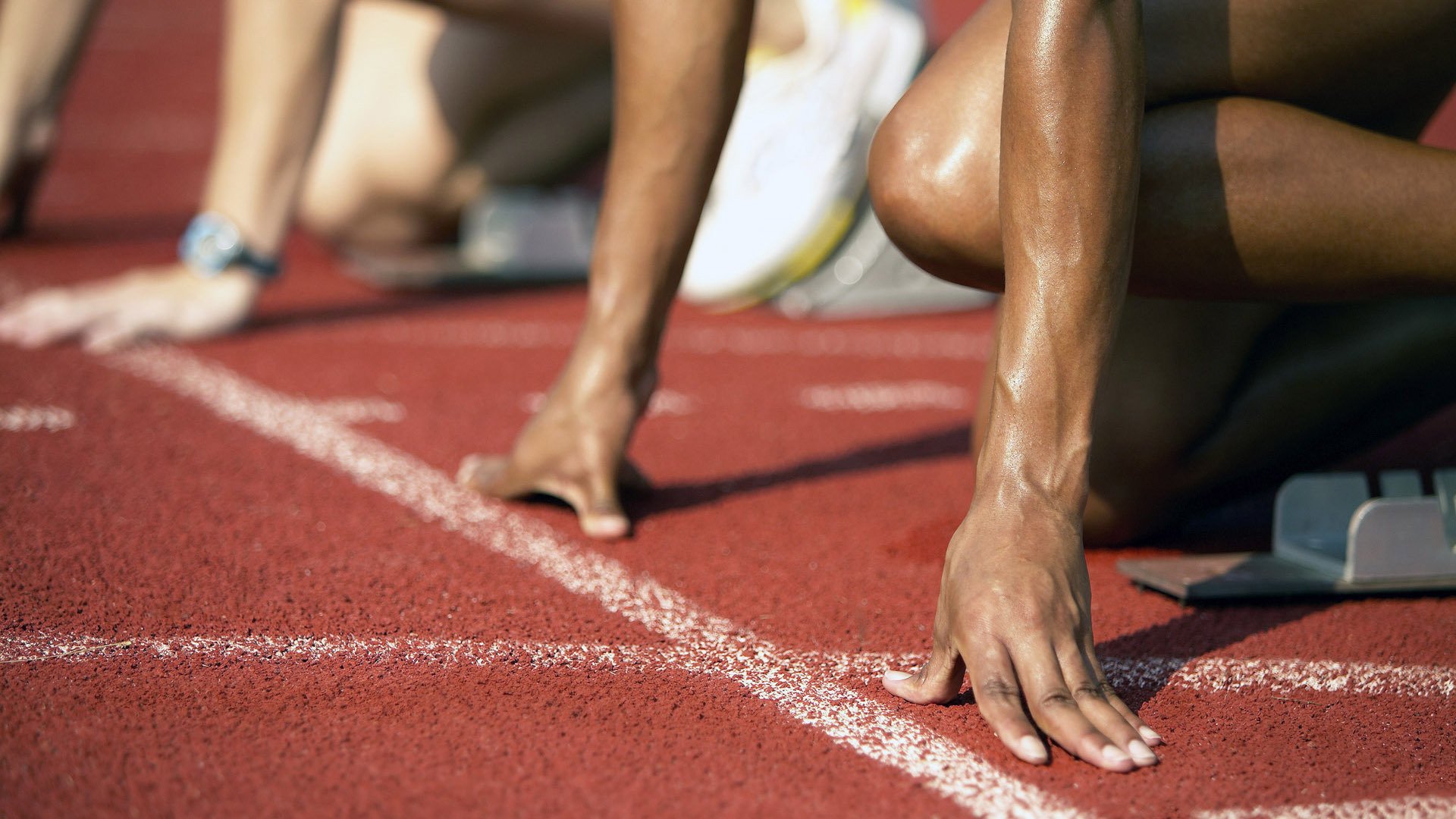 双城记，F1摩纳哥极速缠斗与AC米兰封锁战术的时空交响